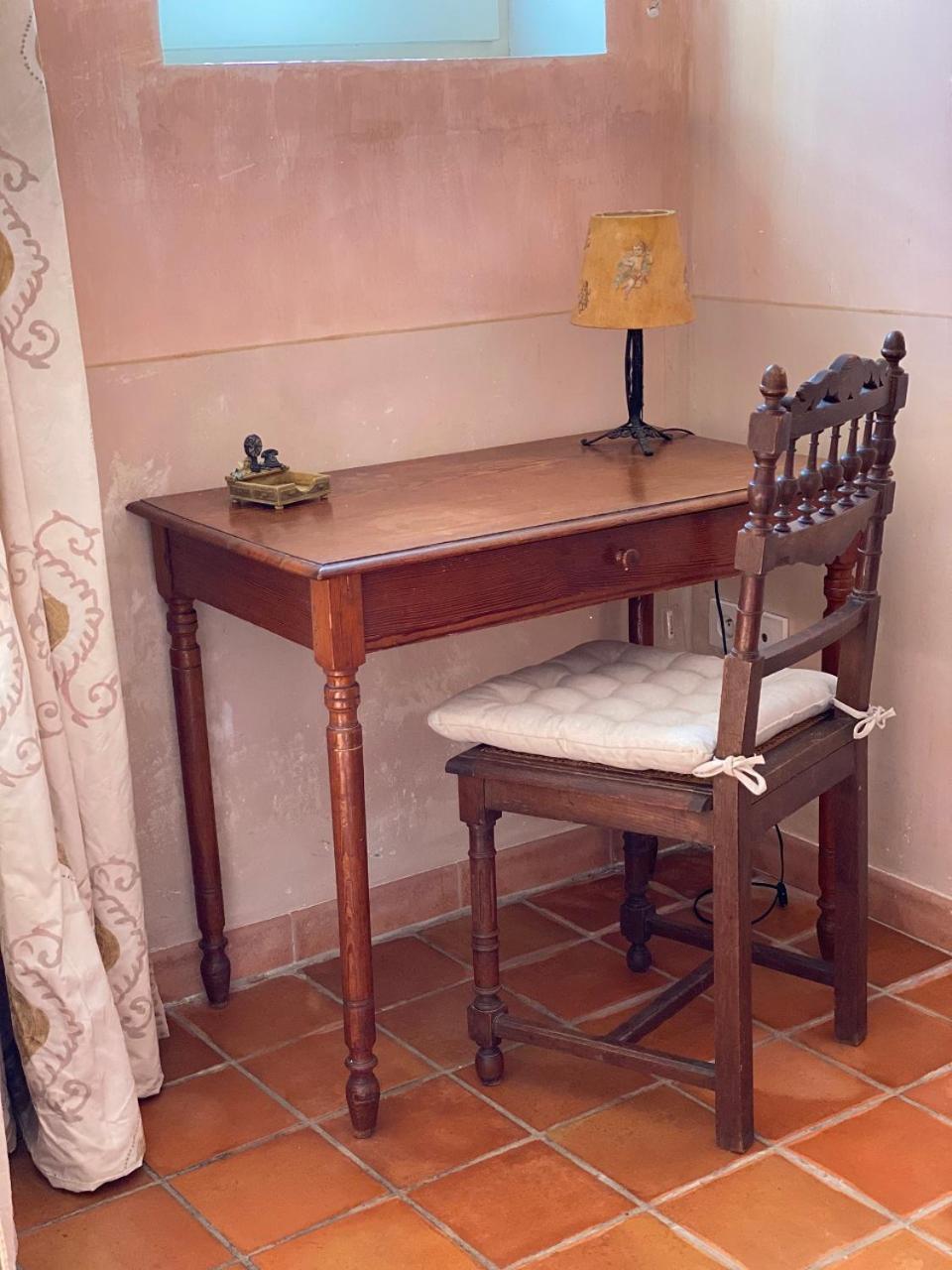 Le Mas de la Martelière Le Thor Habitación foto