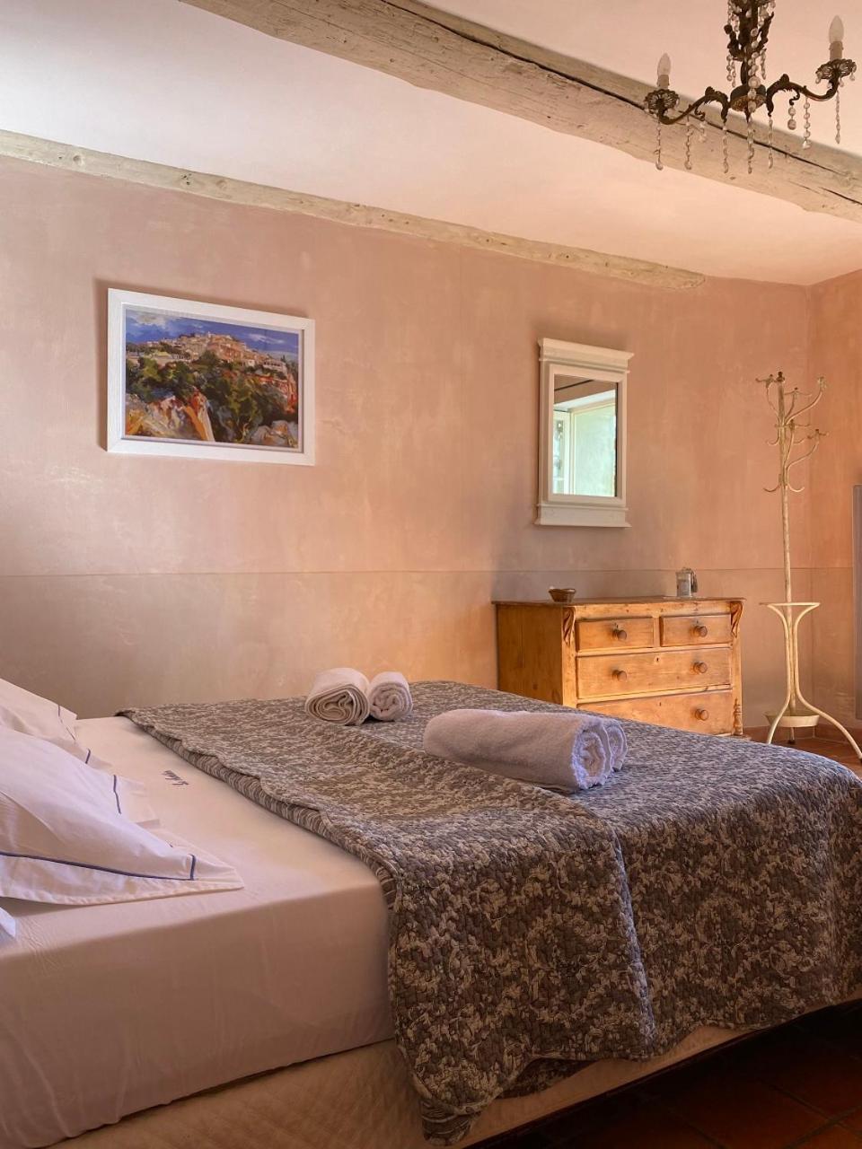 Le Mas de la Martelière Le Thor Habitación foto