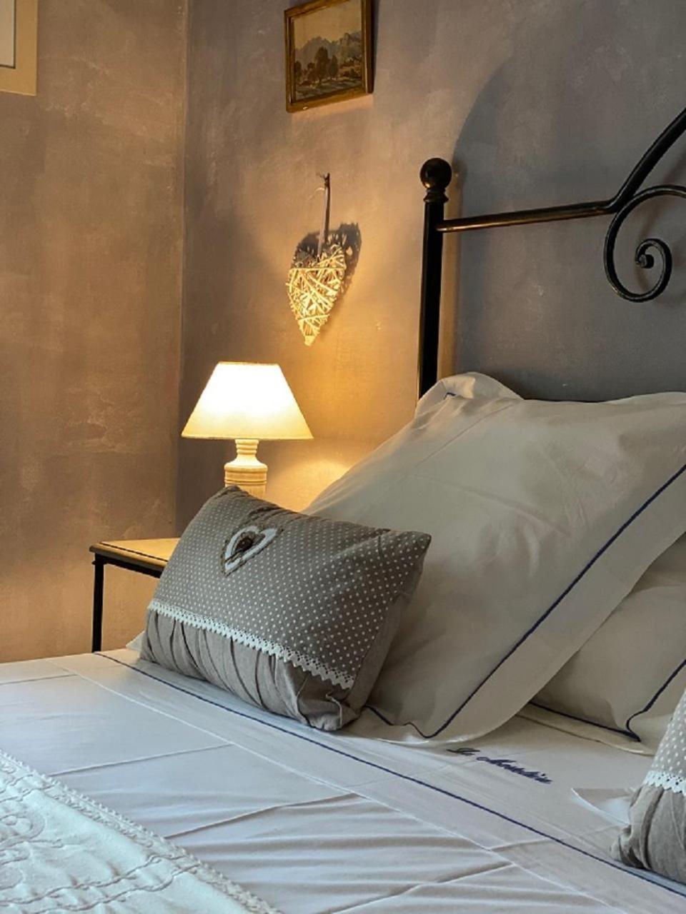 Le Mas de la Martelière Le Thor Habitación foto