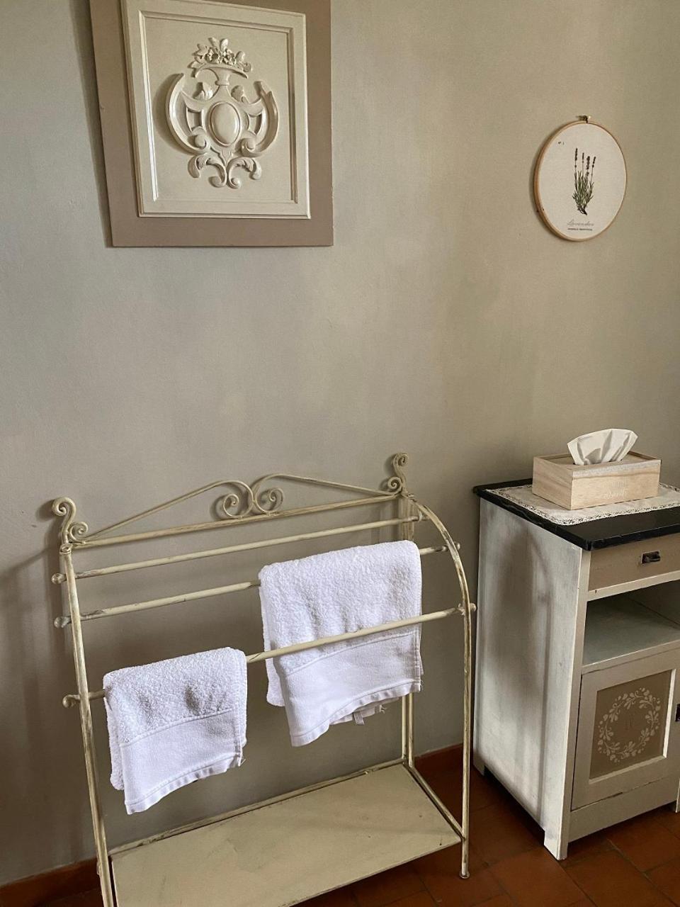 Le Mas de la Martelière Le Thor Habitación foto
